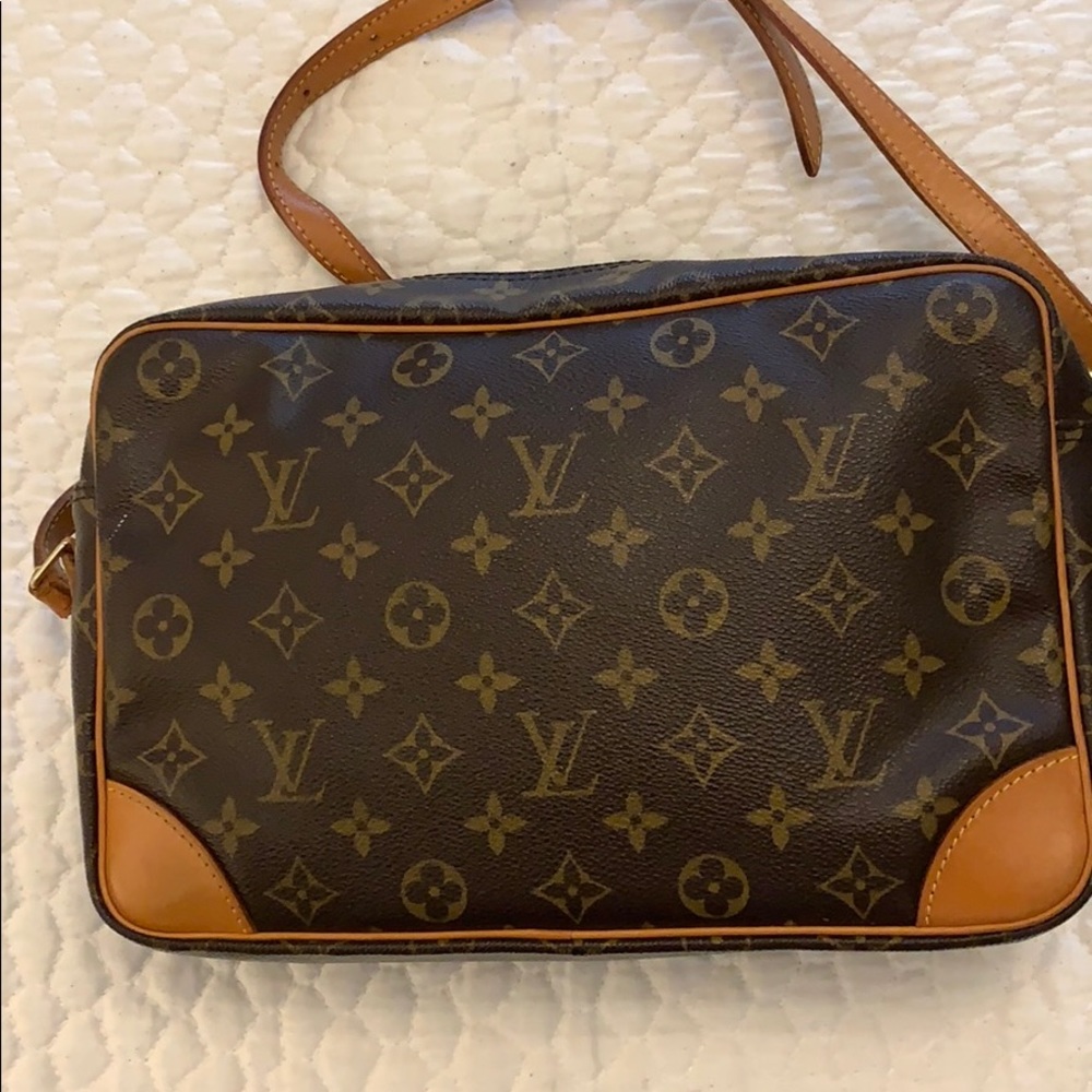 Authentic Louis Vuitton messenger bag